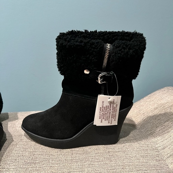 BNWT Coach Mid-Calf Black Suede/Shearling Zip Wedge Boot - Picture 3 of 7